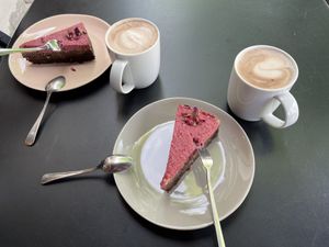 Hot chocolate and raw cakes at Rosenberg in Potsdam