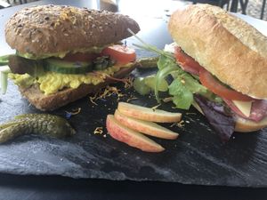 Eiersalat-Brötchen (l) und Bauernbaguette (r) at Rosenberg in Potsdam