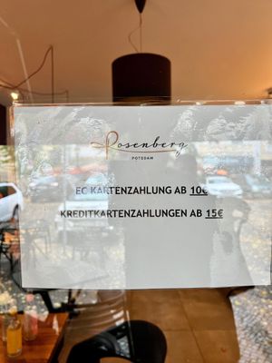 Kartenzahlungen sind erst ab 10 Euro mit der Girokarte möglich.

Mit der EC-Karte wird die Girokarte gemeint und von Debitkarten wurde anscheinend noch nichts gehört. 

 at Rosenberg in Potsdam