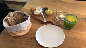 Big breakfast, also missing the porridge - it arrived later at Rosenberg in Potsdam