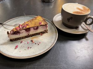 Granola Rasberry Cheescake & Chai Latte  at Rosenberg in Potsdam