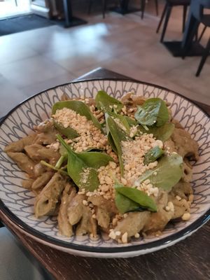 Pennen mit Basilikumpesto at Rosenberg in Potsdam