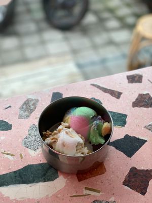 salted caramel popcorn & rainbow vanilla (both gf) at Mad Pops in Seminyak