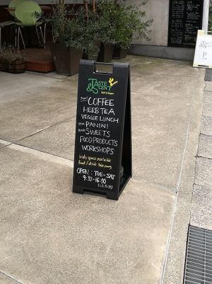 Front display with current opening times at Taste and Scent in Kanazawa