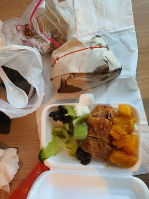 也一起打包了晚餐，他们的菜饼很多料 at 3 Veg Rice 三菜白饭 - Ang Mo Kio in Northeast Singapore