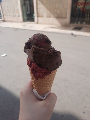 Dark chocolat and blueberry at Gelateria Marmont in Split