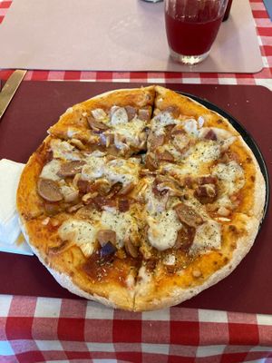 Pizza Hawai at Rad Rabbit in Chiang Mai
