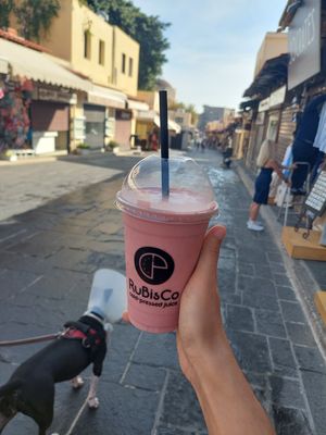 Mango banana raspberry smoothie at RuBisCo Cold Pressed Juice in Rhodes
