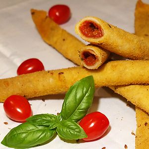 Weizenteigstangen mit Tomatenfüllung at Veggie & Vega - Restaurant in Berlin