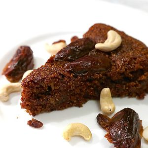 Datteln, Hartweizengrieß, Weizenmehl, Rosinen, Cashew, Aprikosenmarmelade, Sojamilch at Veggie & Vega - Restaurant in Berlin