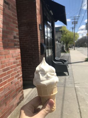 Première crème glacée vegan de la saison 🌱🍦🤩👌🏻 at Hoche Glace in Montreal