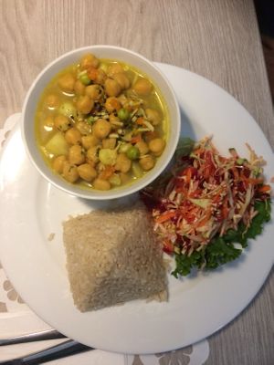 Chickpeas salad and brown rice at Alma Amor in Ollantaytambo