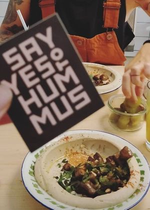 Hummus with mushrooms at Mashery - Hummus Kitchen in Cologne