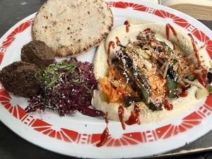 Lunch with the best hummus of the week… with kimchi!!! ♥️  at Mashery - Hummus Kitchen in Cologne