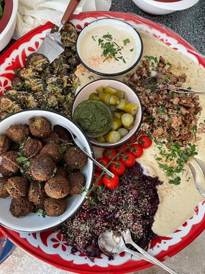 Vegan Party Plate (you have to order it online in advance) at Mashery - Hummus Kitchen in Cologne