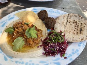 Last Humus of the week.. with curry and cauliflower…so yum. ♥️🌱  at Mashery - Hummus Kitchen in Cologne