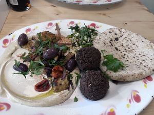 I‘m nothing without my weekly hummus 🕺🏻  at Mashery - Hummus Kitchen in Cologne