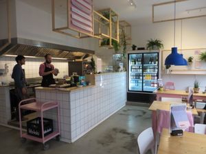 Happy staff at work at Mashery - Hummus Kitchen in Cologne