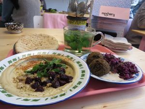 Lunch special: beetroot hummus with walnuts, green falafels, Arabic red cabbage and date salad, with mint tea (all vegan) at Mashery - Hummus Kitchen in Cologne
