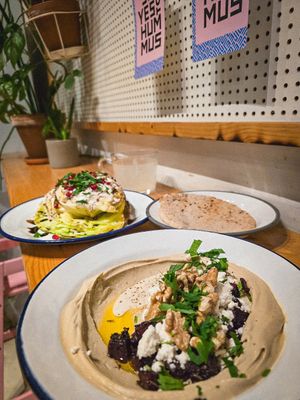 Hummus Rote Bete Feta Walnuss & Gerösteter Spitzkohl mit Granatapfel at Mashery - Hummus Kitchen in Cologne