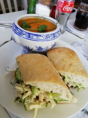 gorgeous soup and chickhun sandwich 🥪 at 143V in Cork