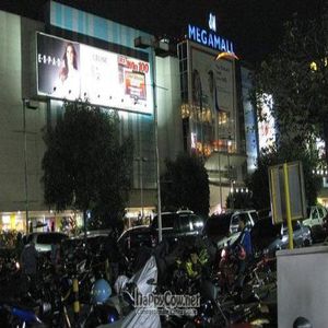 SM Megamall at night at Harvesters Vegetarian in Mandaluyong