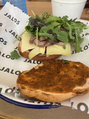 vegan hamburger   at Jalos in Zaragoza