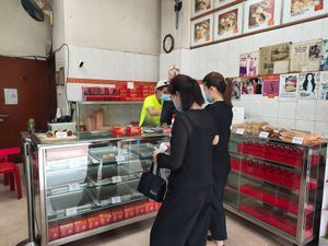 Satisfying customer at House of Tau Sar Piah in Central Singapore