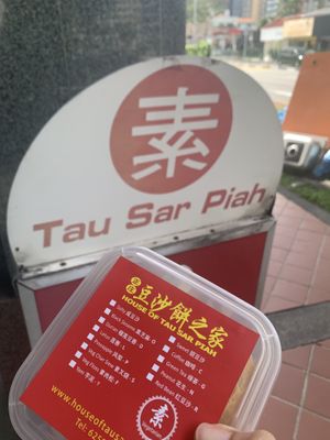 This is the smallest box size and it fits 6 pcs    at House of Tau Sar Piah in Central Singapore