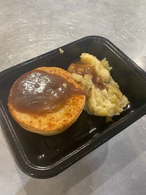 Steak & Ale pie with mash + gravy at Young Vegans - Online only in East London