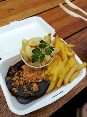 Ale pie + mac'n'cheese + cheesy fries at Young Vegans - Online only in East London