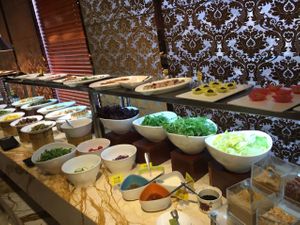 Salad bar at SuBinFen Flourishing Vegetarian Restaurant in Hangzhou