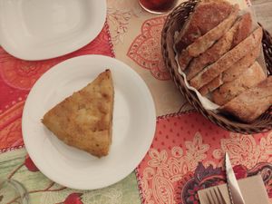 Tortilla vegana con pan casero elaborado por ellos at Telos Comida Casera Natural Vegetariana y Vegana in San Lorenzo De El Escorial