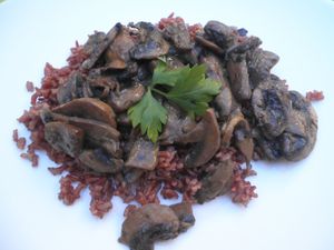 Sauteed mushrooms whith red rice at Telos Comida Casera Natural Vegetariana y Vegana in San Lorenzo De El Escorial