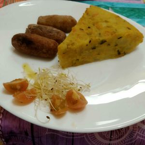 Vegan potatoes tortilla and croquetas at Telos Comida Casera Natural Vegetariana y Vegana in San Lorenzo De El Escorial