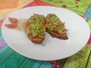 Sweet potato whith guacamole at Telos Comida Casera Natural Vegetariana y Vegana in San Lorenzo De El Escorial
