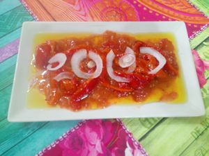 Roasted red morrón pepper snd tomate whith purple sweet onion and AOVE at Telos Comida Casera Natural Vegetariana y Vegana in San Lorenzo De El Escorial