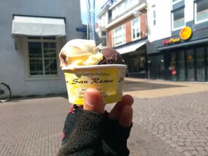Mango and chocolate vegan sorbetti at Gelateria San Remo in Zandvoort