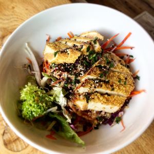 Crispy tofu and thai salad, tahiny dip at zralé bistro in Zlin