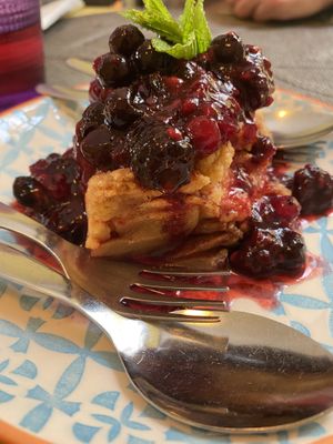 Crumble de maçã e frutos vermelhos  at Rotas da Ilha Verde in Sao Miguel
