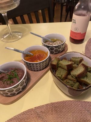Three kind of dips with rice bread as starter   at Rotas da Ilha Verde in Sao Miguel