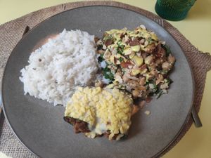 Lunch box quinoa salad, filled zucchini and rice at Rotas da Ilha Verde in Sao Miguel