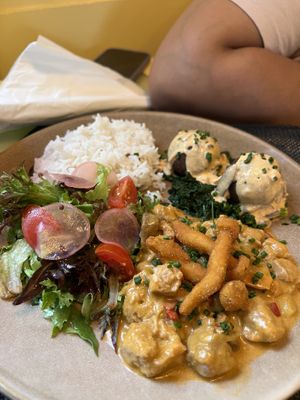 Bean meatballs, fried shimeji mushrooms with coconut milk sauce  at Rotas da Ilha Verde in Sao Miguel
