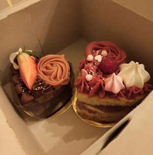 Valentin napi epres-csokis és málnás mini torta (only for valentine's day) at Tökmag Vegan Street Food in Budapest