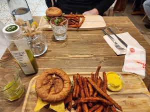 Nacho burger with sweet potato fries at Tökmag Vegan Street Food in Budapest