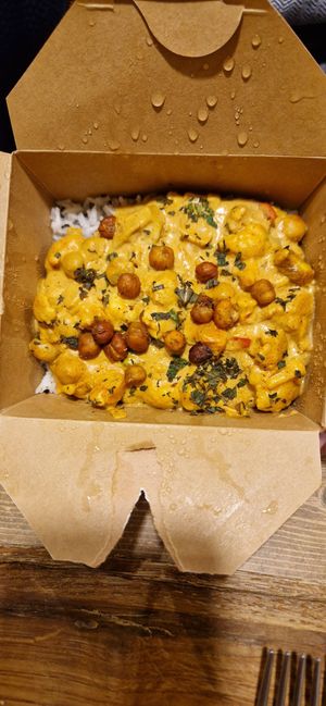 Cauliflower curry at Tökmag Vegan Street Food in Budapest