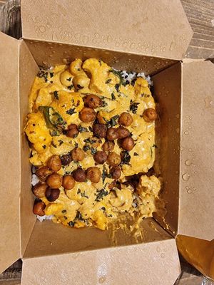 Chickpea curry at Tökmag Vegan Street Food in Budapest
