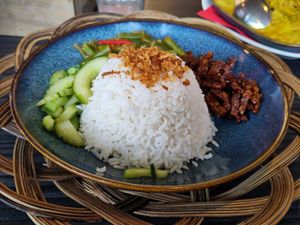 Atjar, sambal goreng beans, sambal goreng tempé, rice. at Pasundan in Nijmegen