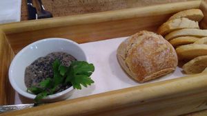 Hummus de feijão preto at Aquarela in Santa Maria Da Feira