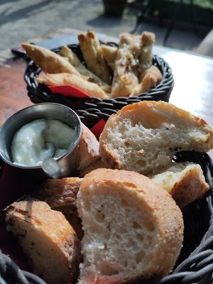Bread with aioli at Giardino d'Italia in Tilburg